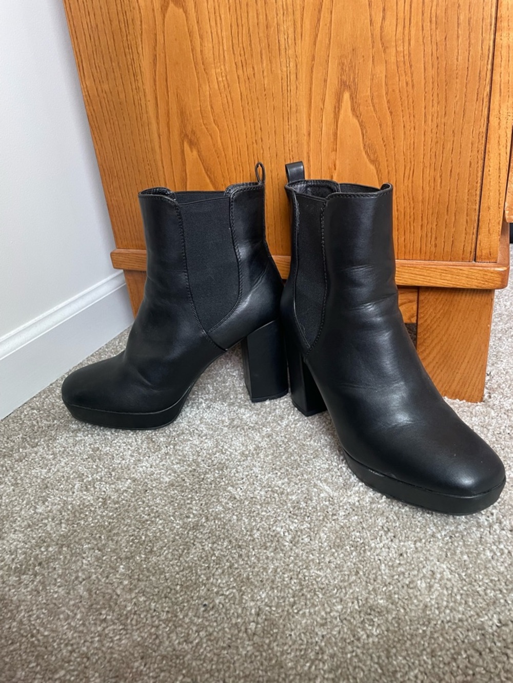 Mia Women's Black Platform Chelsea Ankle Boots - Picture 2 of 5